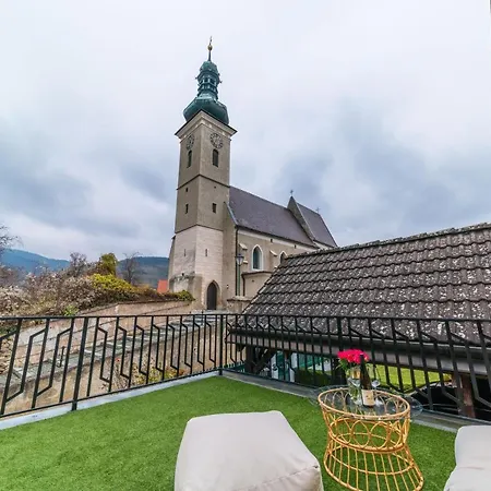 Haus Mit Donaublick, Terrasse Und Garten *