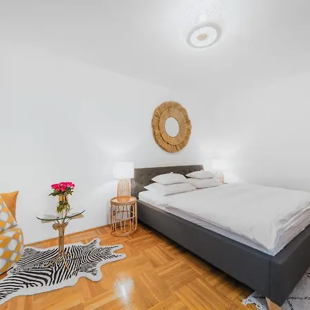 Haus Mit Donaublick, Terrasse Und Garten Apartmán *