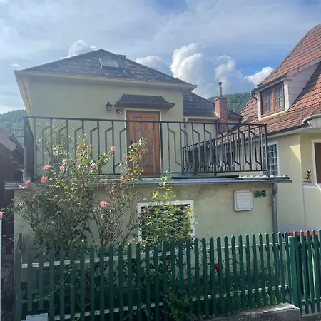 Haus Mit Donaublick, Terrasse Und Garten *
